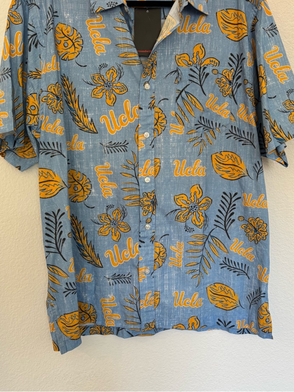 UCLA Bruins Wes and Willy Mens College Hawaiian Short Sleeve NWT - Picture 3 of 7